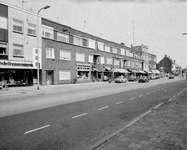 856732 Gezicht op de huizen Amsterdamsestraatweg 311 (links) -lager te Utrecht.